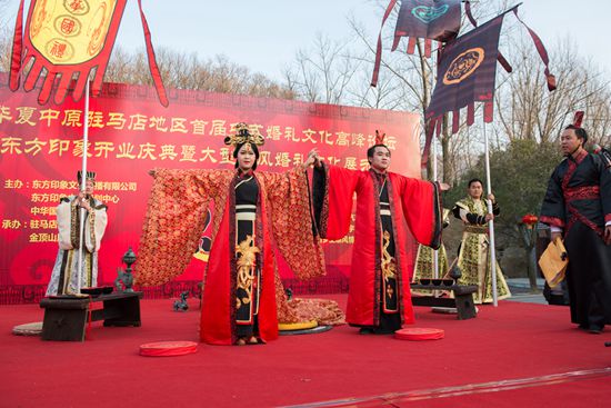 一場漢服婚禮秀讓金頂山賺足了眼球！