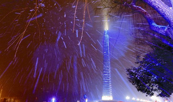 盼望著盼望著，雪來了！