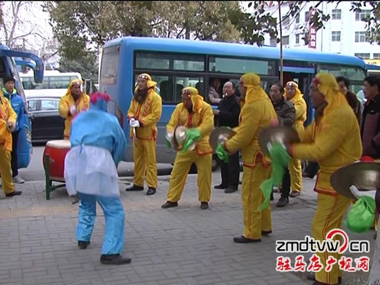銅器民舞齊進(jìn)城，歡天喜地慶元宵_201534181543.JPG