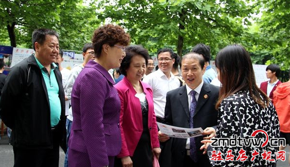 黃淮學院隆重舉行2015年畢業(yè)生就業(yè)雙向選擇洽談會(圖文)