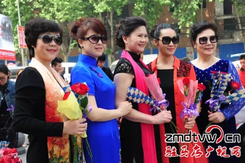 母愛傳遞 3000朵玫瑰義賣全城 2萬余元善款救助貧困婦女兒童、貧困女大學生