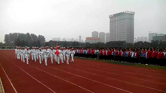 駐馬店中小學“開學第一課”唱響愛國主旋律