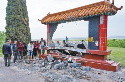 黃河大壩連環(huán)車(chē)禍6死1傷 醫(yī)生救傷員被撞身亡