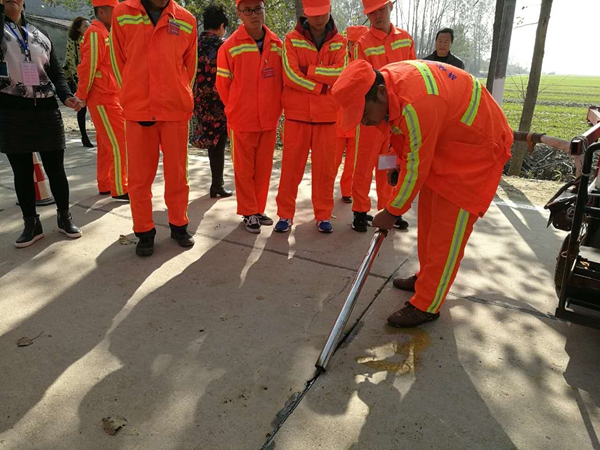 驛城區(qū)開展農(nóng)村公路養(yǎng)護(hù)工職業(yè)技能競賽