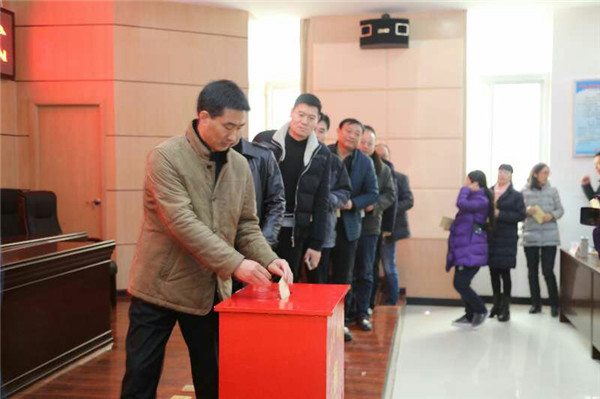 駐馬店開發(fā)區(qū)舉行“送溫暖、獻愛心”捐助儀式