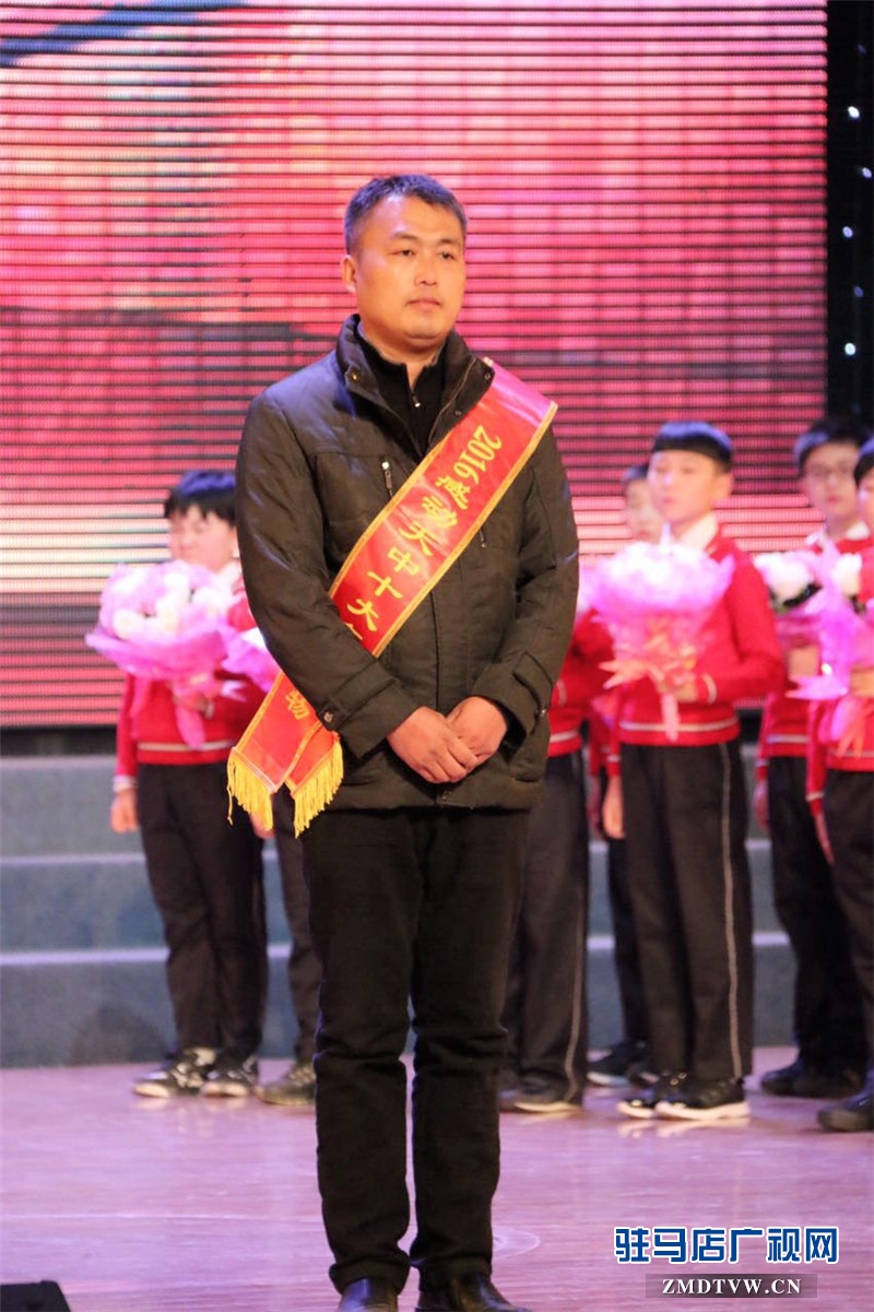 致富頭羊&mdash;&mdash;趙萌。他視野開闊敢想敢干，他頭腦靈活勇于開拓，時代造就了他創(chuàng)新創(chuàng)業(yè)的品格。不讓一個人受窮，不讓一個人掉隊，是他為之奮斗的夢想，是他莊嚴的承諾。他使基層黨組織的戰(zhàn)斗堡壘作用得到充分的發(fā)揮，他帶領(lǐng)魏莊村快速實現(xiàn)了從貧困到富裕的跨越。