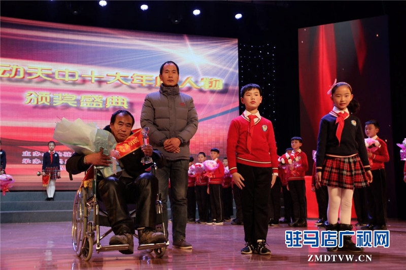 播愛使者&mdash;&mdash;梁小斜。他雖下肢癱瘓，卻站得偉岸高大；他雖一貧如洗，卻活得踏實坦然。善良、厚道是他的本色；博愛、至仁是他的選擇。一個讓人動容的簽字，一次讓人敬重的捐贈，當女兒的器官帶來5個陌生人的新生，那是一個父親留給世人最深沉的愛。