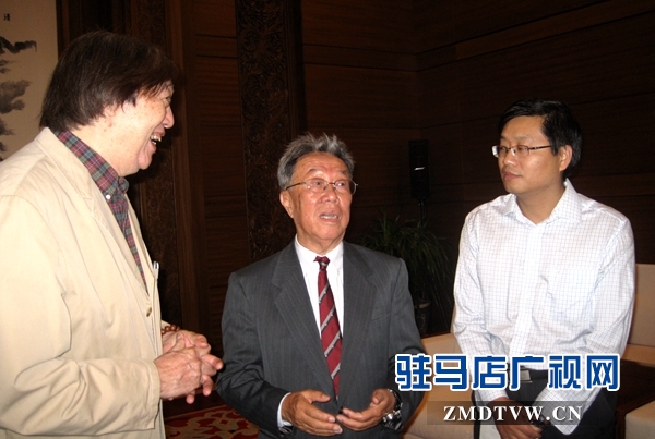 與文化部原部長王蒙先生、大作家馮驥才先生親切交流.jpg