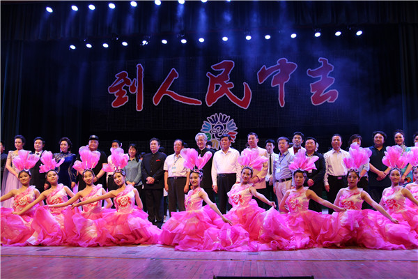 省文聯(lián)文藝志愿服務(wù)團“到人民中去”慰問演出走進駐馬店