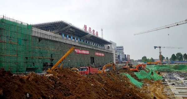 駐馬店火車站內(nèi)外裝修進行中 預計11月底完工