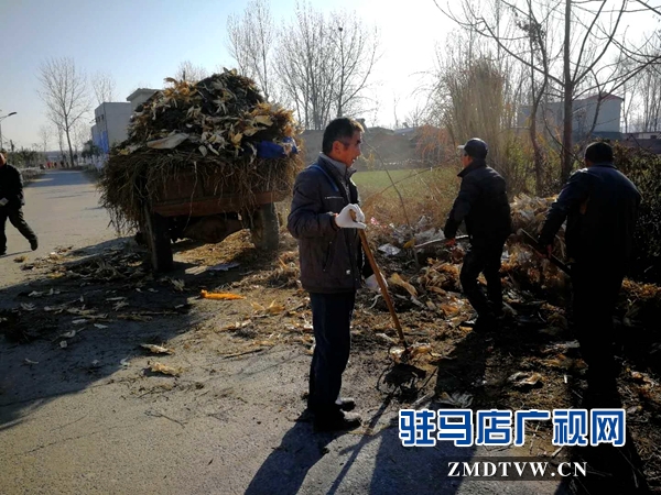 2、駐村隊員清理垃圾9.jpg