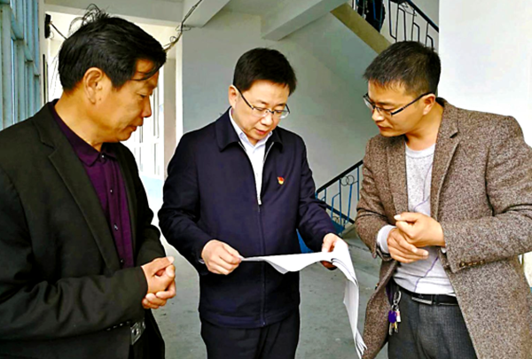 上蔡縣掛職副縣長(zhǎng)拜玉寶：腳沾泥濘氣更華