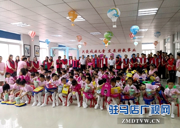 駐馬店市總工會(huì)走進(jìn)博愛(ài)幼兒園與小朋友歡度六一