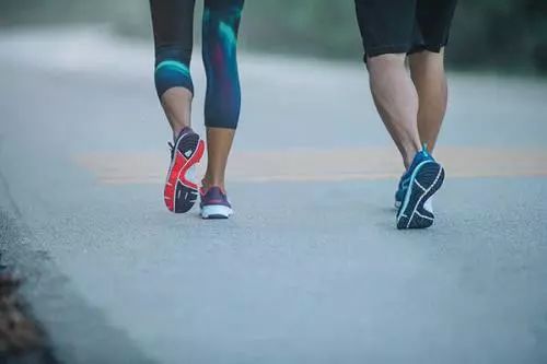 為步數(shù)排行每天暴走萬步 被診出膝關(guān)節(jié)滑膜炎