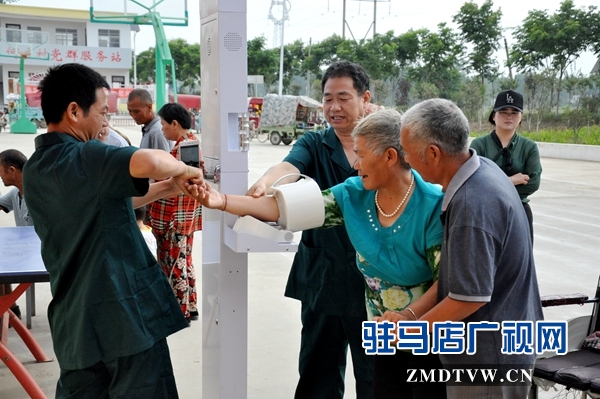 正陽(yáng)縣總工會(huì):端午送健康 心系貧困戶