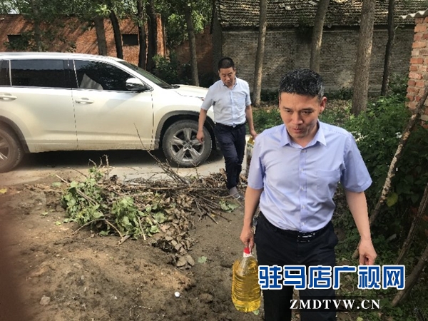 團(tuán)市委到扶貧幫扶村開展“七一”走訪慰問(wèn)活動(dòng)