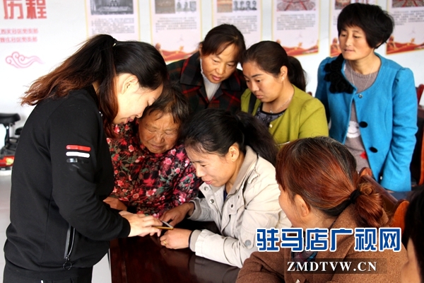 “余氏鉤編”創(chuàng)始人到汝南縣舉行免費手工編織技術(shù)培訓(xùn)課