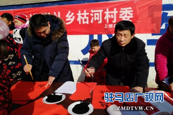 文化下鄉(xiāng)來(lái) 村民樂(lè)開(kāi)懷