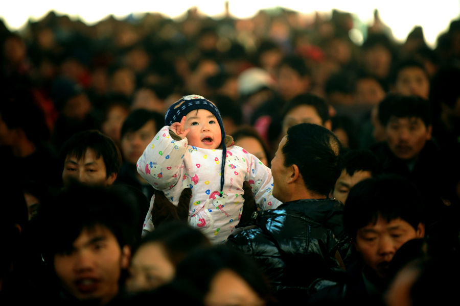 駐馬店火車站迎來外出務工人員返鄉(xiāng)客流高峰