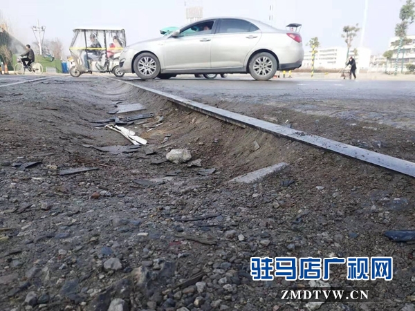  道路長(zhǎng)期坑洼不平 市民過(guò)往&ldquo;步步驚心&rdquo;