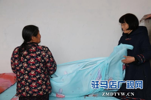 泌陽(yáng)縣衛(wèi)健體委開(kāi)展為貧困戶換新裝活動(dòng)