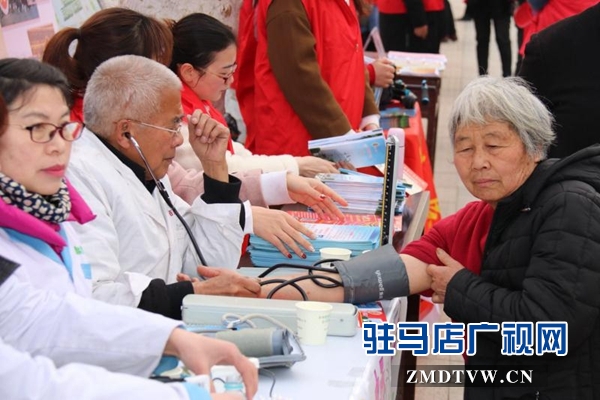 泌陽縣開展學(xué)雷鋒義診服務(wù)活動(dòng)