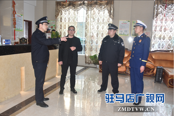 平輿警方多警聯(lián)動確保兩會安全順利召開