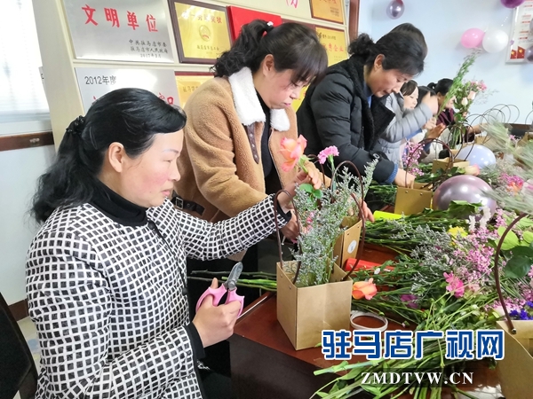 泌陽(yáng)縣郵政分公司開(kāi)展趣味插花活動(dòng)