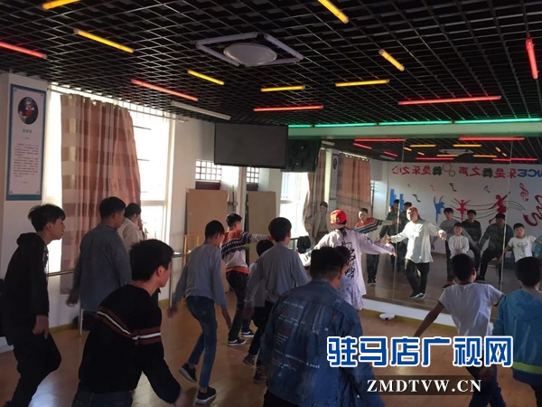  愛心舞者趙威 用行動(dòng)把愛傳遞