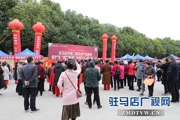 800名北京游客游覽嵖岈山、皇家驛站、天中老街等景區(qū)后爭(zhēng)相搶購(gòu)駐馬店名優(yōu)土特產(chǎn)