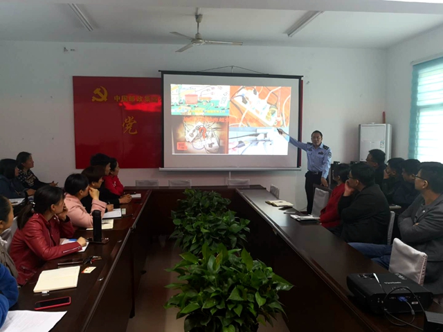 駐馬店市驛城區(qū)郵政分公司舉行消防安全知識培訓(xùn)會