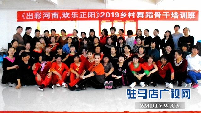 正陽:為鄉(xiāng)村培訓舞蹈骨干