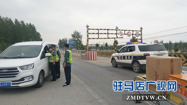 正陽(yáng)、確山、汝南三縣聯(lián)合高速交警重拳打擊“黑車”