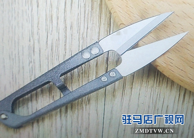 這一幕看呆醫(yī)生！男子胃里竟然有把剪刀！