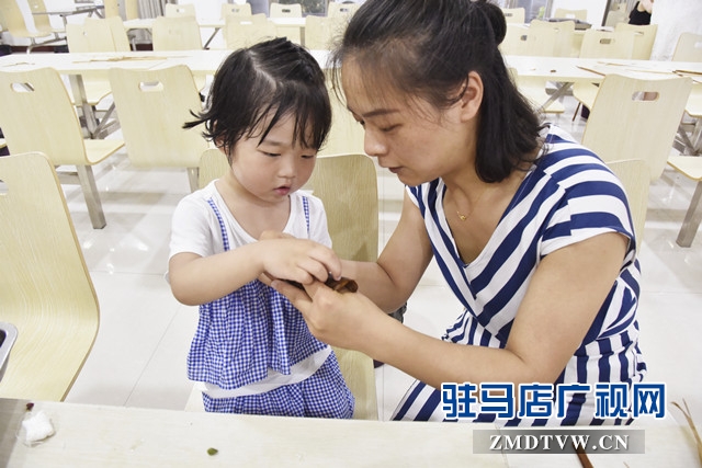 泌陽縣法院開展包粽子比賽迎接端午節(jié)