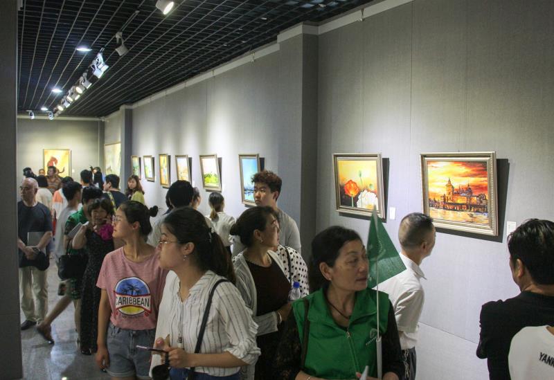 方偉油畫(huà)作品在駐馬店市群藝館開(kāi)展 展期一周