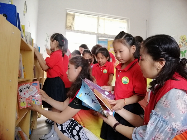 泌陽縣土橋小學有了愛心圖書室