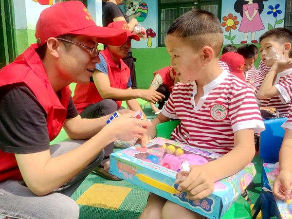 中建五局駐馬店項(xiàng)目部送愛進(jìn)“媽媽愛”特教之家