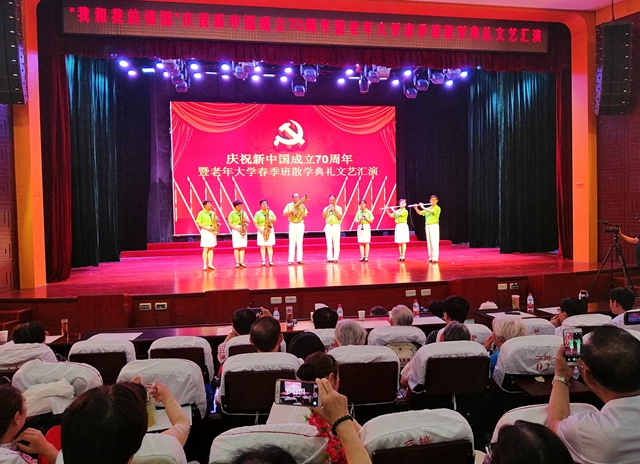 駐馬店市直老年大學載歌載舞禮贊祖國