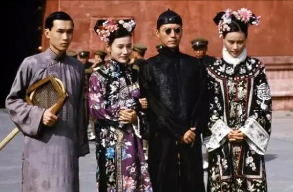 溥儀重游故宮，一只蟈蟈在龍椅下藏了五十年，為什么沒餓死 