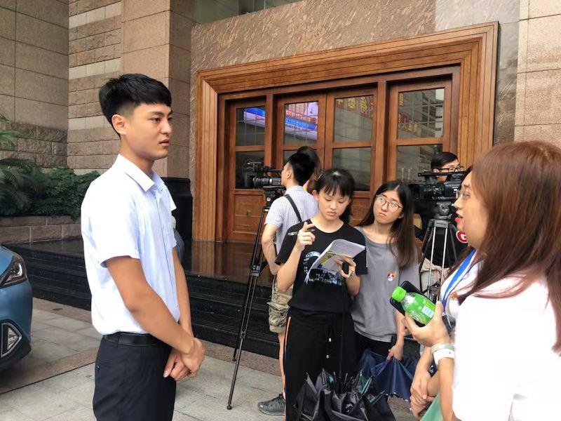 驚心動(dòng)魄5分鐘！河南倆90后的哥廣州深夜跳江救人