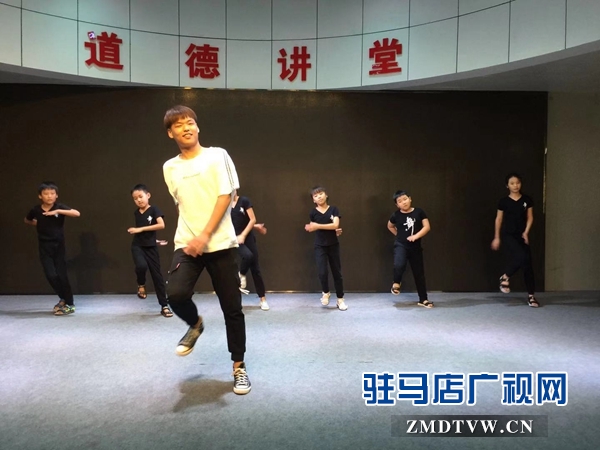 市文化館公益培訓(xùn)點(diǎn)亮少兒&ldquo;藝術(shù)夢(mèng)&rdquo;