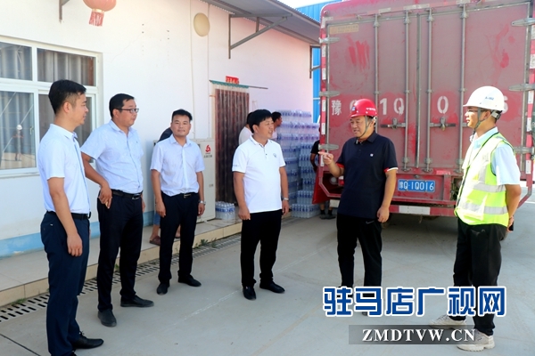 愛心企業(yè)到市國際會(huì)展中心慰問一線建設(shè)者