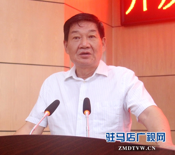 駐馬店經(jīng)濟開發(fā)區(qū)慈善總會向24名貧困大學(xué)生每人發(fā)放5000元助學(xué)金 