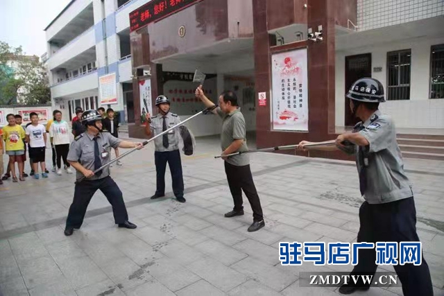 駐馬店實(shí)驗(yàn)小學(xué)舉行反恐防爆安全演練活動