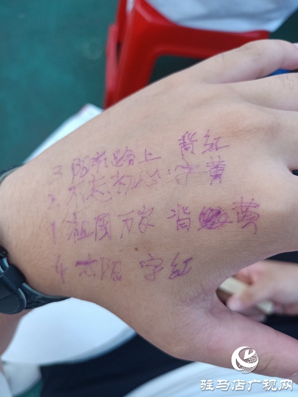 市二中3000學子翻花表演獲贊圈粉　