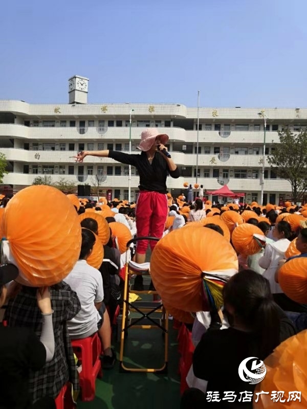 市二中3000學子翻花表演獲贊圈粉　