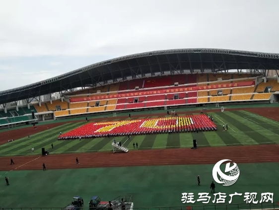 市二中3000學子翻花表演獲贊圈粉　