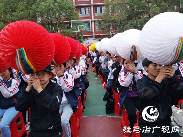 市二中3000學子翻花表演獲贊圈粉　