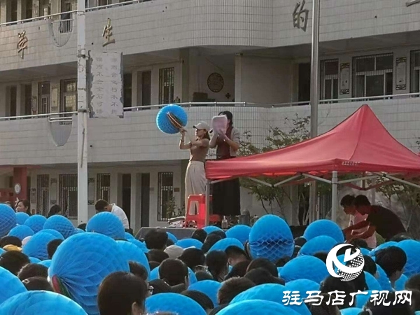 市二中3000學子翻花表演獲贊圈粉　